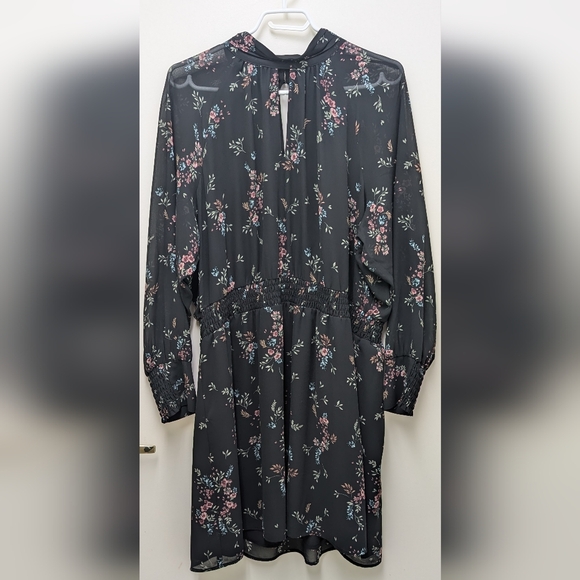 High-collared mini dress - Picture 2 of 10